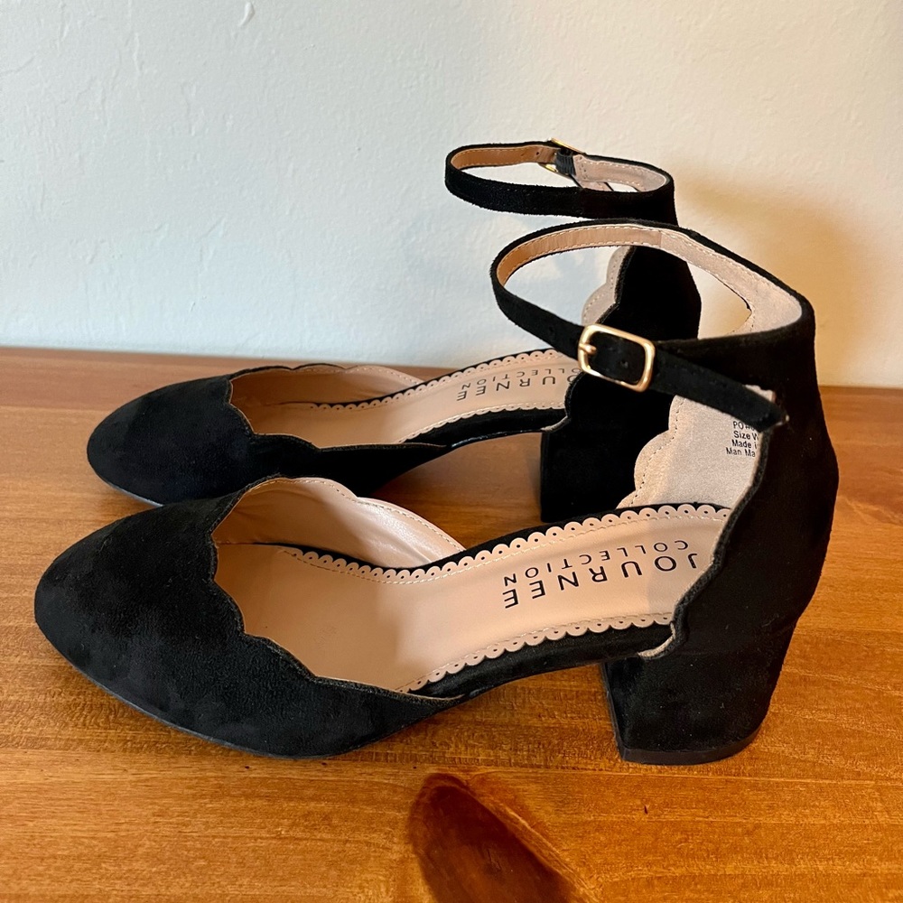 Journee Collection Edna Pump | Black Faux Suede Block Heels | Size 6 Wide